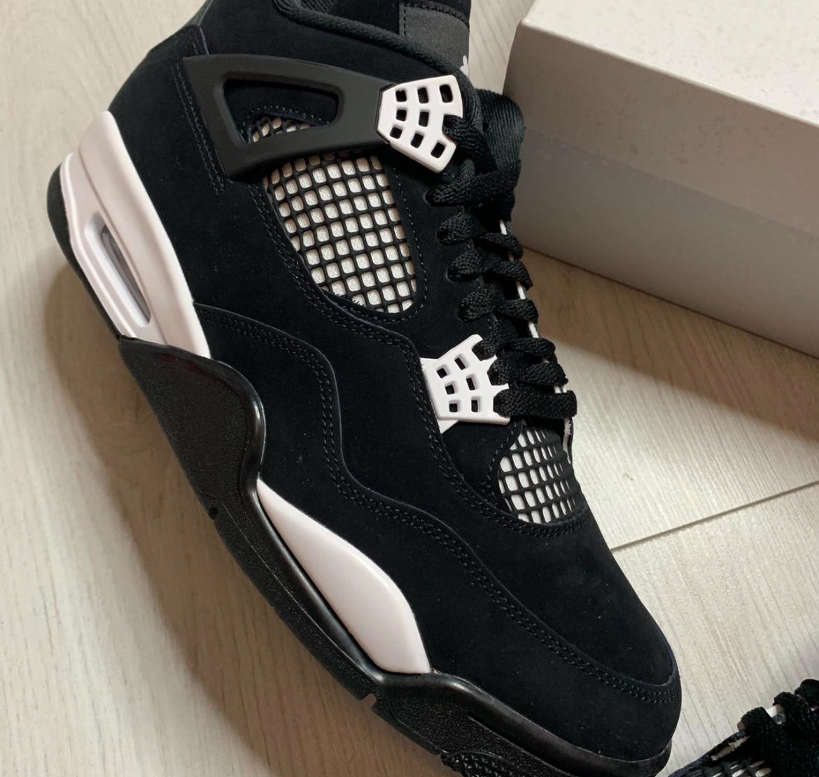 Jordan 4 White Thunder